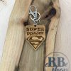 Drewniany dębowy brelok do kluczy super dziadek superman