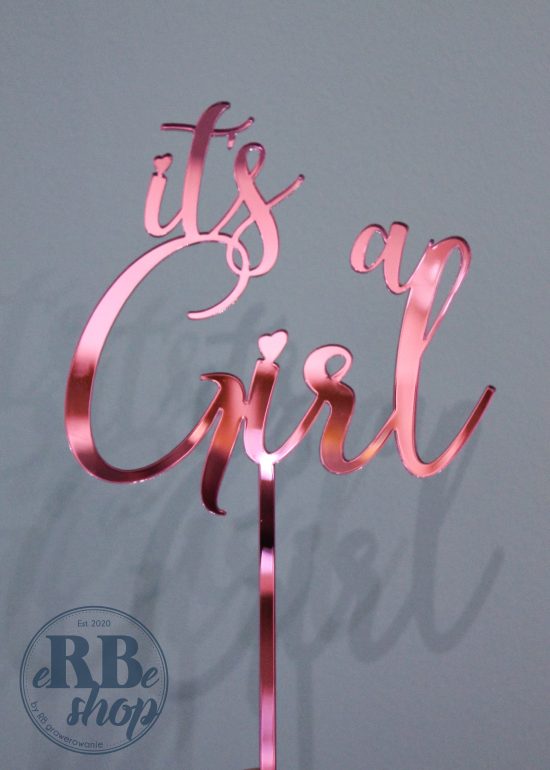 Różowy lustrzany napis na tort it's a girl na baby shower